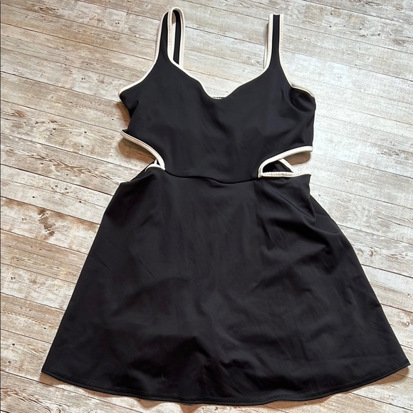 ❤️Old Navy Black Mini Cut Out Skort Dress - Picture 1 of 4